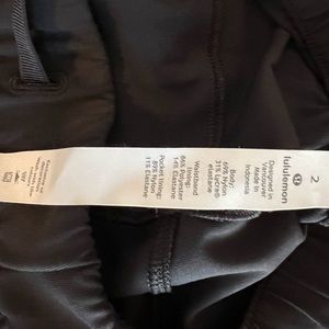 LuLulemon On the fly pants.  In excellent condition - Size 2 - Black